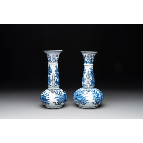 333 - A pair of Chinese blue and white vases after Venetian glass models, KangxiH.: 22 cm
Ref.:  - Rob Mic... 