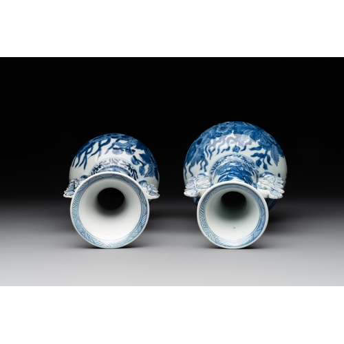 333 - A pair of Chinese blue and white vases after Venetian glass models, KangxiH.: 22 cm
Ref.:  - Rob Mic... 