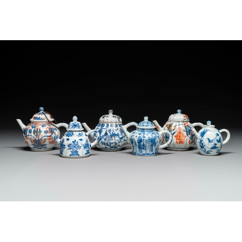 339 - Six Chinese blue, white and Imari-style teapots, Kangxi/YongzhengL.: 15 cm - H.: 10 cm (the largest ... 