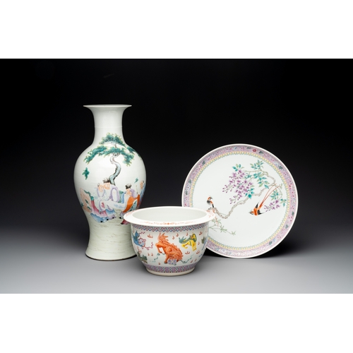 37 - A Chinese famille rose vase, a jardiniÃ¨re and a dish, Qianlong and Guangxu marks, 20th C.Dia.: 24,5... 