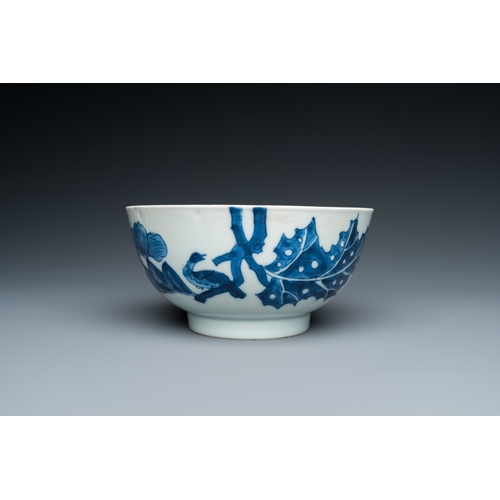 434 - A Chinese blue and white 'Bleu de Hue' bowl from a royal mission for the Vietnamese market, Tan Suu ... 