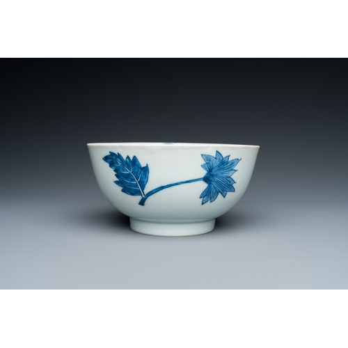 434 - A Chinese blue and white 'Bleu de Hue' bowl from a royal mission for the Vietnamese market, Tan Suu ... 