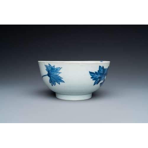 434 - A Chinese blue and white 'Bleu de Hue' bowl from a royal mission for the Vietnamese market, Tan Suu ... 