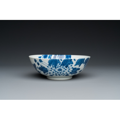 435 - A Chinese blue and white 'Bleu de Hue' bowl for the Vietnamese market, Nhuoc tham tran tang mark, 19... 