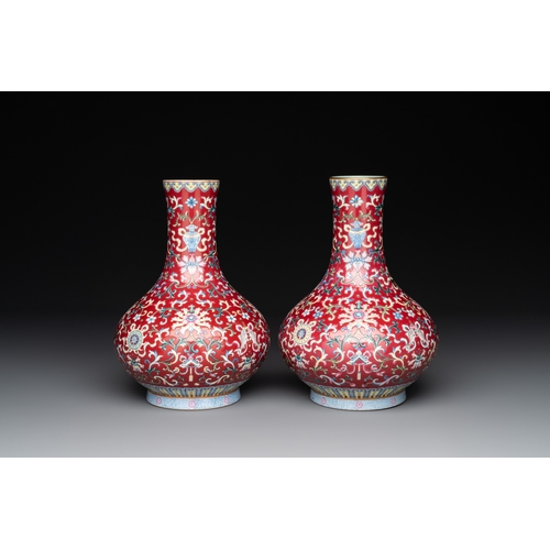 45 - A pair of Chinese famille rose 'bajixiang' vases, Qianlong mark, RepublicH.: 22,5 cm