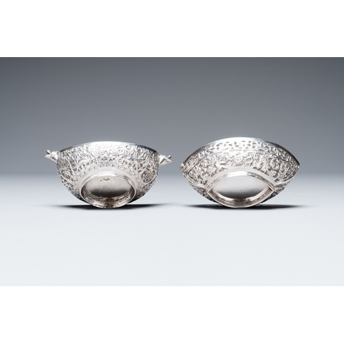 462 - Four silver Kashkul bowls and a rectangular tray, India and Persia, 19/20th C.Dim.: 20,5 x 15,5 x 15... 