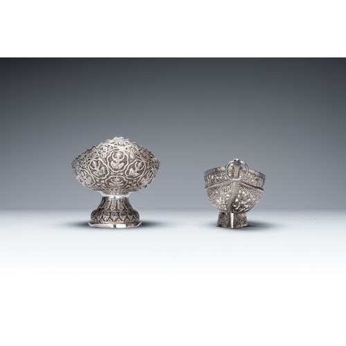 462 - Four silver Kashkul bowls and a rectangular tray, India and Persia, 19/20th C.Dim.: 20,5 x 15,5 x 15... 