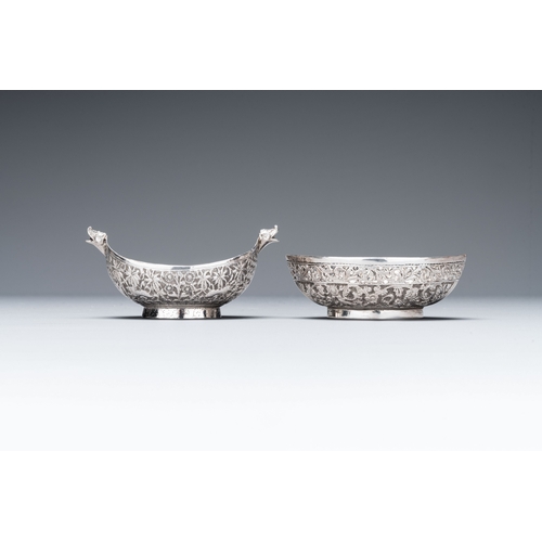 462 - Four silver Kashkul bowls and a rectangular tray, India and Persia, 19/20th C.Dim.: 20,5 x 15,5 x 15... 