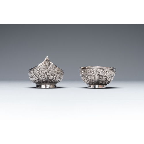 462 - Four silver Kashkul bowls and a rectangular tray, India and Persia, 19/20th C.Dim.: 20,5 x 15,5 x 15... 