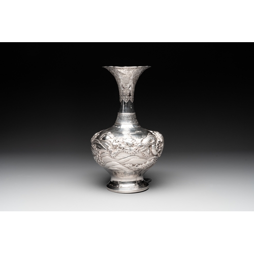 466 - A Japanese silver 'dragon' vase, signed Mitsuhisa, Meiji, 19th C.H.: 28 cm
Weight: 622 grams
The bot... 