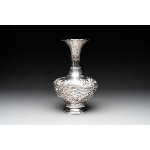 466 - A Japanese silver 'dragon' vase, signed Mitsuhisa, Meiji, 19th C.H.: 28 cm
Weight: 622 grams
The bot... 