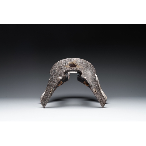 470 - A Japanese aogai-nashiji 'kura' saddle, Edo, dated 1668Dim.: 40 x 41,5 x 28 cm  
The saddle dated Ka... 