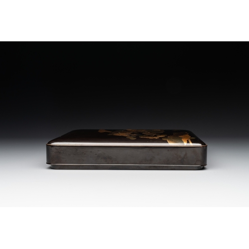 474 - A Japanese lacquerware suzuribako or writing box depicting a crab, Meiji, 19th C.Dim.: 22 x 26 x 5 c... 