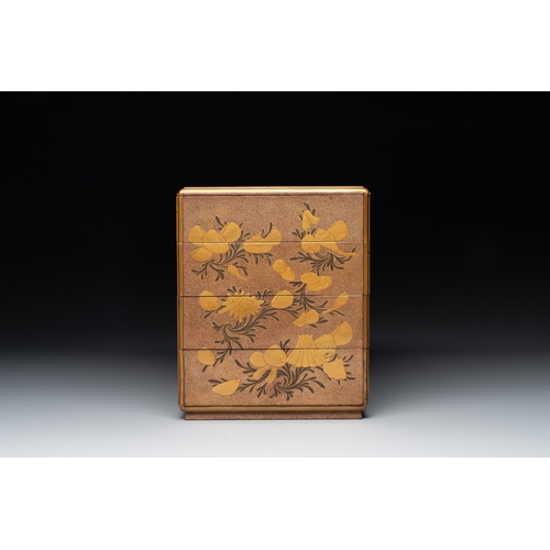 475 - A Japanese lacquerware picnic set with two sake bottles, Meiji, 19th C.Dim.: 32,5 x 19 x 36 cm (the ... 