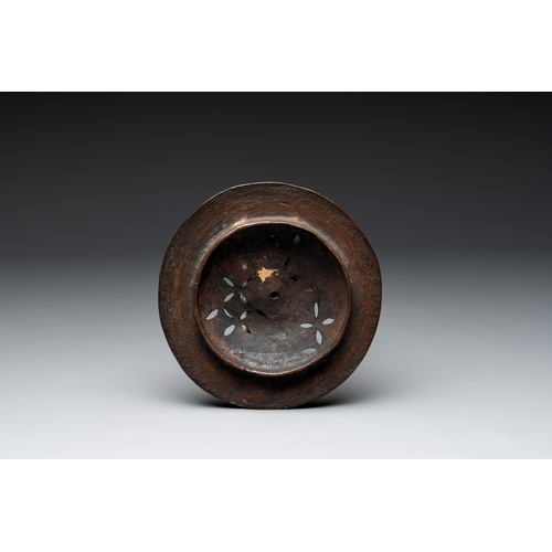 480 - A Japanese bronze bunbuku chagama-shaped incense burner, signed Kimura Toun, Meiji, 19th C.Dim.: 44 ... 