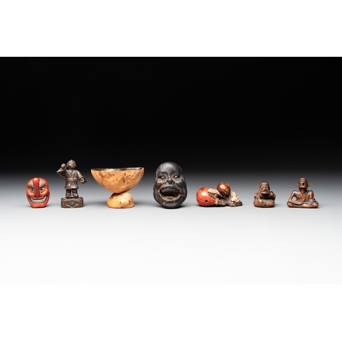 483 - Five Japanese netsukes, a bronze figure and a lacquered burl wood cup, 19th C.L.: 7 cm - H.: 5 cm (t... 