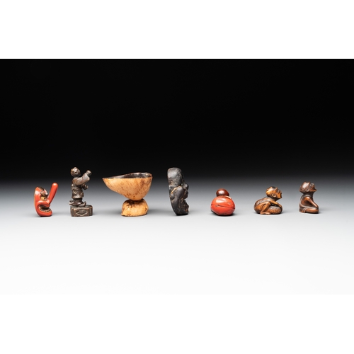 483 - Five Japanese netsukes, a bronze figure and a lacquered burl wood cup, 19th C.L.: 7 cm - H.: 5 cm (t... 