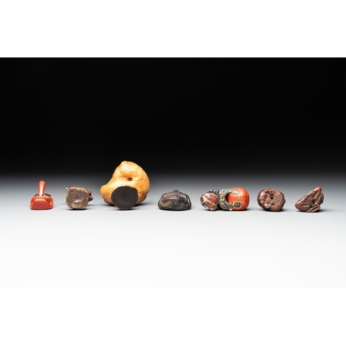 483 - Five Japanese netsukes, a bronze figure and a lacquered burl wood cup, 19th C.L.: 7 cm - H.: 5 cm (t... 