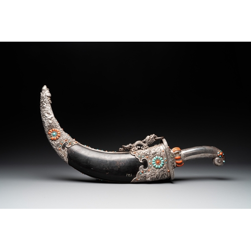 496 - A large Tibetan coral- and turquoise-inlaid silver dagger, 19th C.L.: 70,5 cm