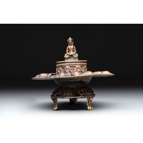 498 - Three Tibetan bronze vajra and a copper incense burner, 18/20th C.L.: 12,1 cm (the longest vajra) L.... 