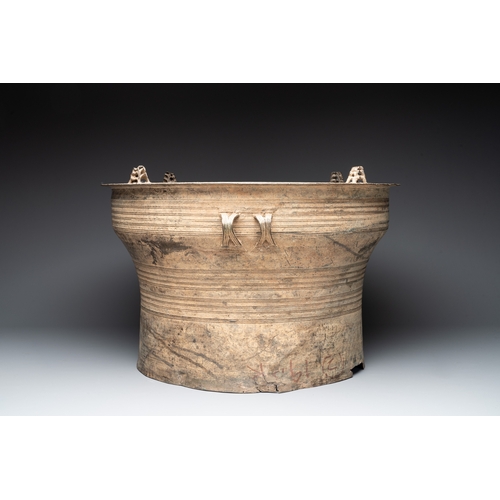 500 - A Burmese bronze Karen rain drum with frogs, 18th C.Dia.: 66,5 cm - H.: 44,5 cm