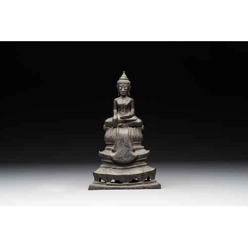 501 - A Laotian bronze figure of a seated Buddha, Laos, 19th C.H.: 20 cm 
Weight: 539 grams... 