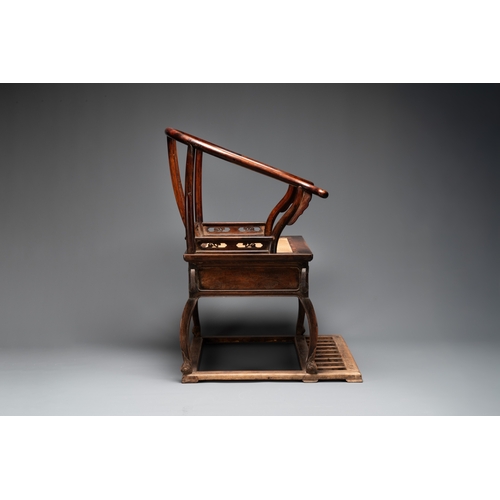 550 - A rare and exceptional Chinese huanghuali sedan chair, Jianyu, signed Zhang Dai, 17th C.Dim.: 77,5 x... 