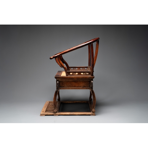 550 - A rare and exceptional Chinese huanghuali sedan chair, Jianyu, signed Zhang Dai, 17th C.Dim.: 77,5 x... 