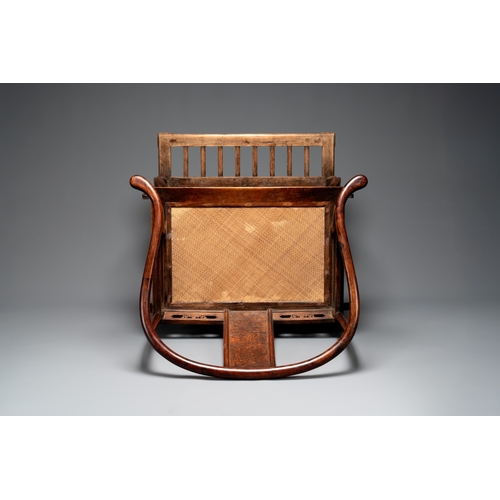 550 - A rare and exceptional Chinese huanghuali sedan chair, Jianyu, signed Zhang Dai, 17th C.Dim.: 77,5 x... 