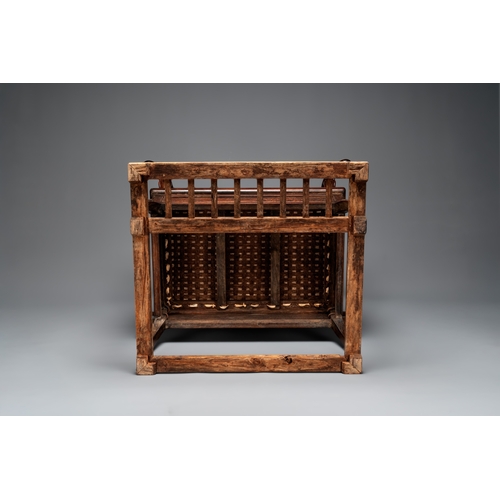 550 - A rare and exceptional Chinese huanghuali sedan chair, Jianyu, signed Zhang Dai, 17th C.Dim.: 77,5 x... 