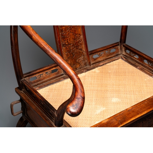 550 - A rare and exceptional Chinese huanghuali sedan chair, Jianyu, signed Zhang Dai, 17th C.Dim.: 77,5 x... 