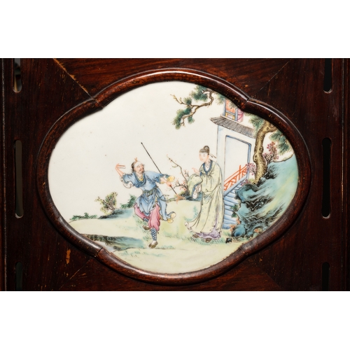 555 - A Chinese four-fold wooden room divider with famille rose 'Romance of the Western Chamber' plaques, ... 