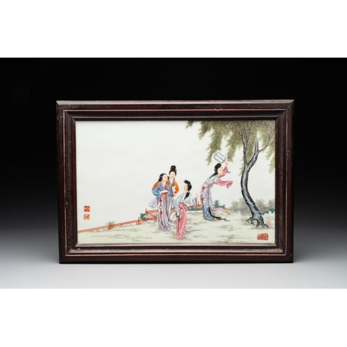 557 - A Chinese famille rose plaque with ladies in a garden, Wang Xiaotang mark, 20th C.Dim.: 30,5 x 44,5 ... 