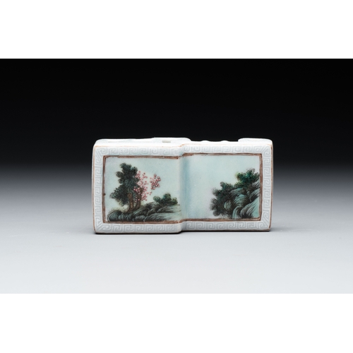 558 - A Chinese famille rose 'landscape' brush rest, 19th C.Dim.: 11 x 5,8 x 4,2 cm