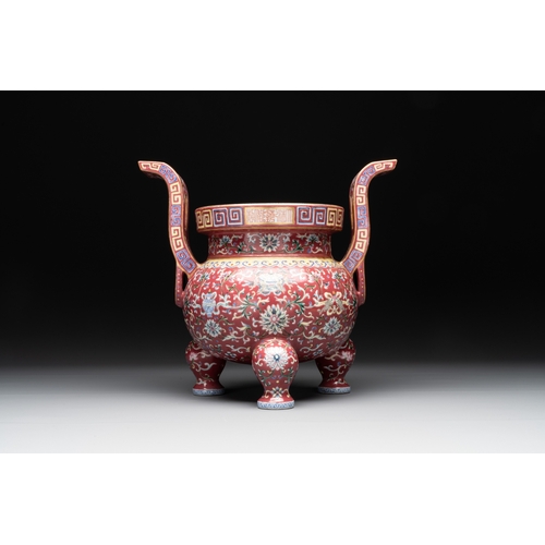 561 - A Chinese famille rose 'bajixiang and lotus scroll' censer, Qianlong mark, 20th C.L.: 29,8 cm - H.: ... 