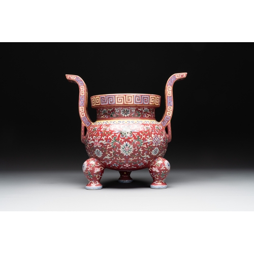 561 - A Chinese famille rose 'bajixiang and lotus scroll' censer, Qianlong mark, 20th C.L.: 29,8 cm - H.: ... 