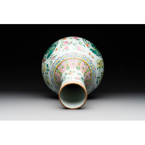 562 - A Chinese famille rose 'dragon' 'tianqiuping' vase, 19th C.H.: 42,5 cm