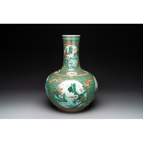 575 - A large Chinese famille verte 'river landscape' 'tianqiu ping' vase, Chenghua mark, 19th C.H.: 53,2 ... 