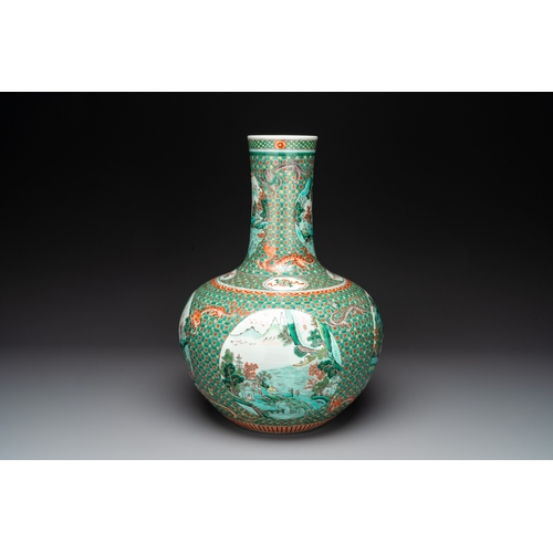 575 - A large Chinese famille verte 'river landscape' 'tianqiu ping' vase, Chenghua mark, 19th C.H.: 53,2 ... 