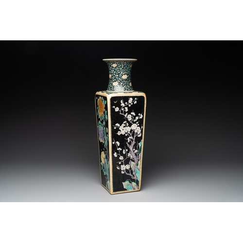 576 - A Chinese famille noire square vase with floral design, Chenghua mark, 19th C.H.: 51 cm... 