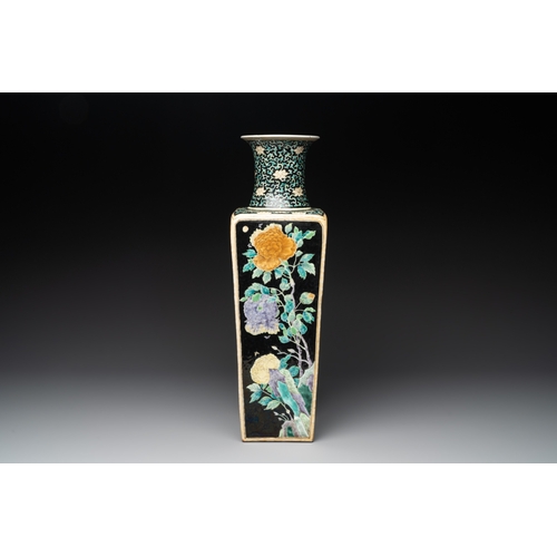 576 - A Chinese famille noire square vase with floral design, Chenghua mark, 19th C.H.: 51 cm... 