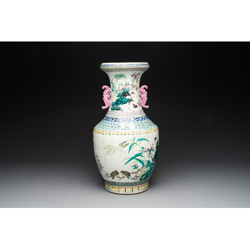 58 - A Chinese famille rose 'magpies and plum blossoms' vase on wooden stand, 19th C.H.: 58,8 cm (incl. s... 