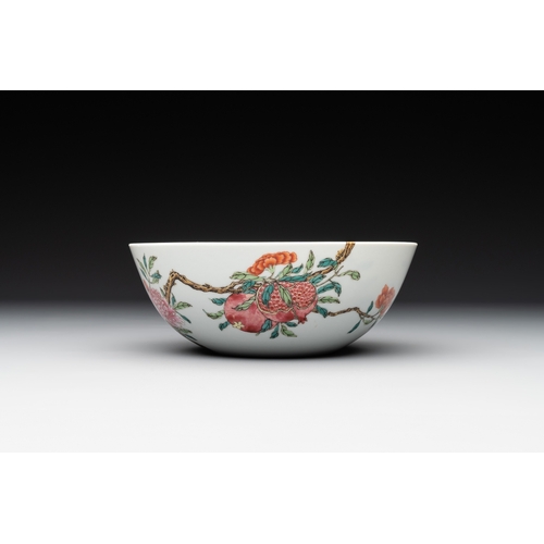 65 - A Chinese famille rose 'peony and pomegranate' bowl, Daoguang mark, 19/20th C.Dia.: 16,8 cm - H.: 6,... 