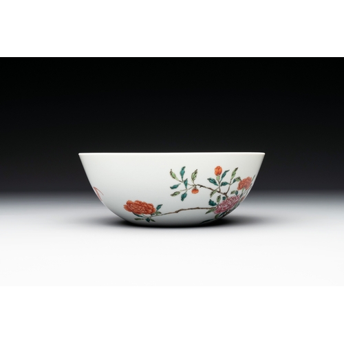 65 - A Chinese famille rose 'peony and pomegranate' bowl, Daoguang mark, 19/20th C.Dia.: 16,8 cm - H.: 6,... 