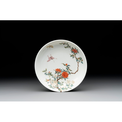 66 - A Chinese famille rose 'butterfly and peony' plate, Yongzheng mark, 19/20th C.Dia.: 15,7 cm... 