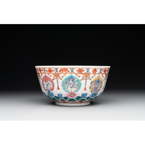 67 - A Chinese famille rose bowl, Baragon Tumed mark, RepublicDia.: 17,8 cm - H.: 9,2 cm 
Provenance: - A... 