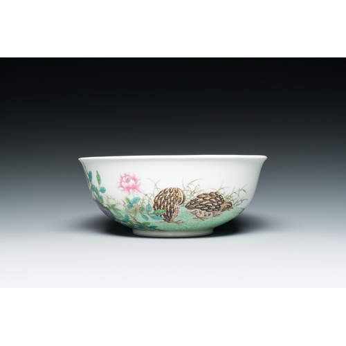 70 - A Chinese famille rose 'quails' bowl, Yongzheng mark, 20th C.Dia.: 16,5 cm - H.: 6,5 cm... 