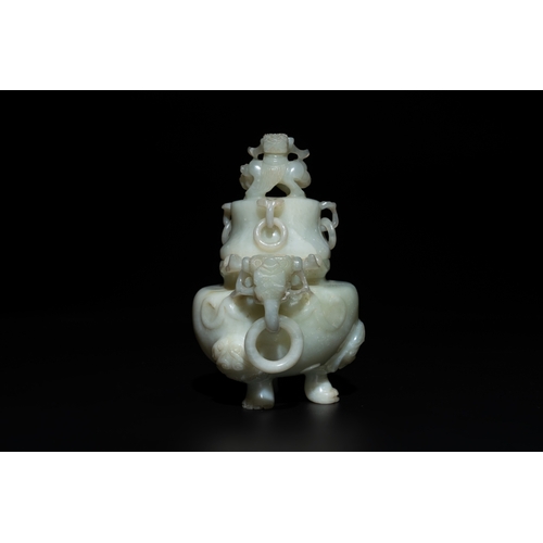 727 - Five Chinese jade and agate incense burners and covers, 20th C.H.: 15,4 cm (the tallest censer) H.: ... 