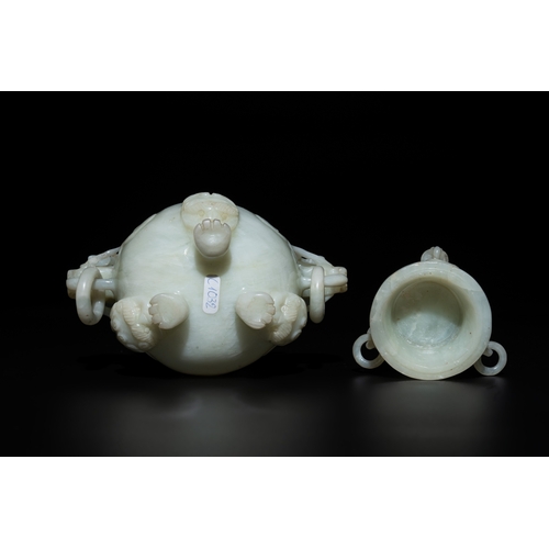 727 - Five Chinese jade and agate incense burners and covers, 20th C.H.: 15,4 cm (the tallest censer) H.: ... 