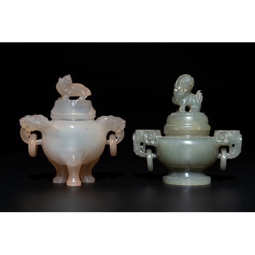 727 - Five Chinese jade and agate incense burners and covers, 20th C.H.: 15,4 cm (the tallest censer) H.: ... 